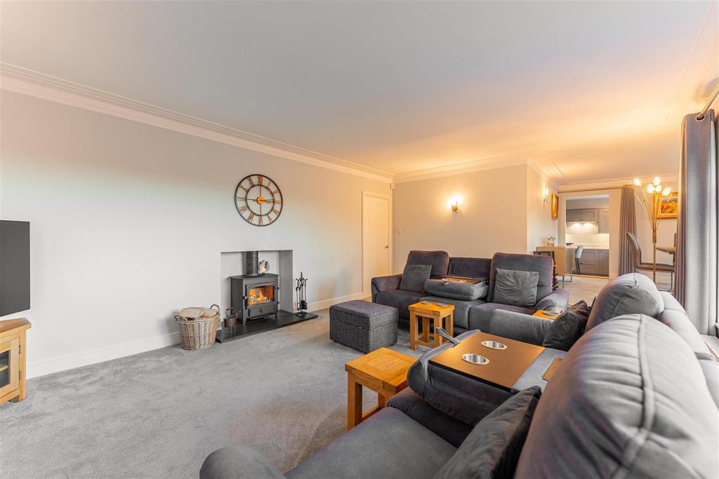 Stoneleigh Close - by Visually Rich 00053-HDR.jpg