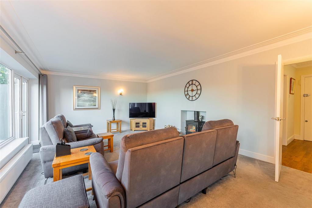 Stoneleigh Close - by Visually Rich 00056-HDR.jpg