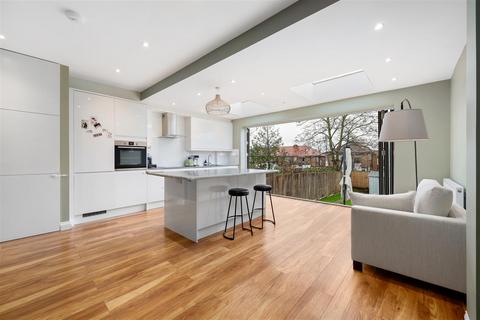 3 bedroom terraced house to rent, Dollis Hill Lane, Gladstone Park, London NW2