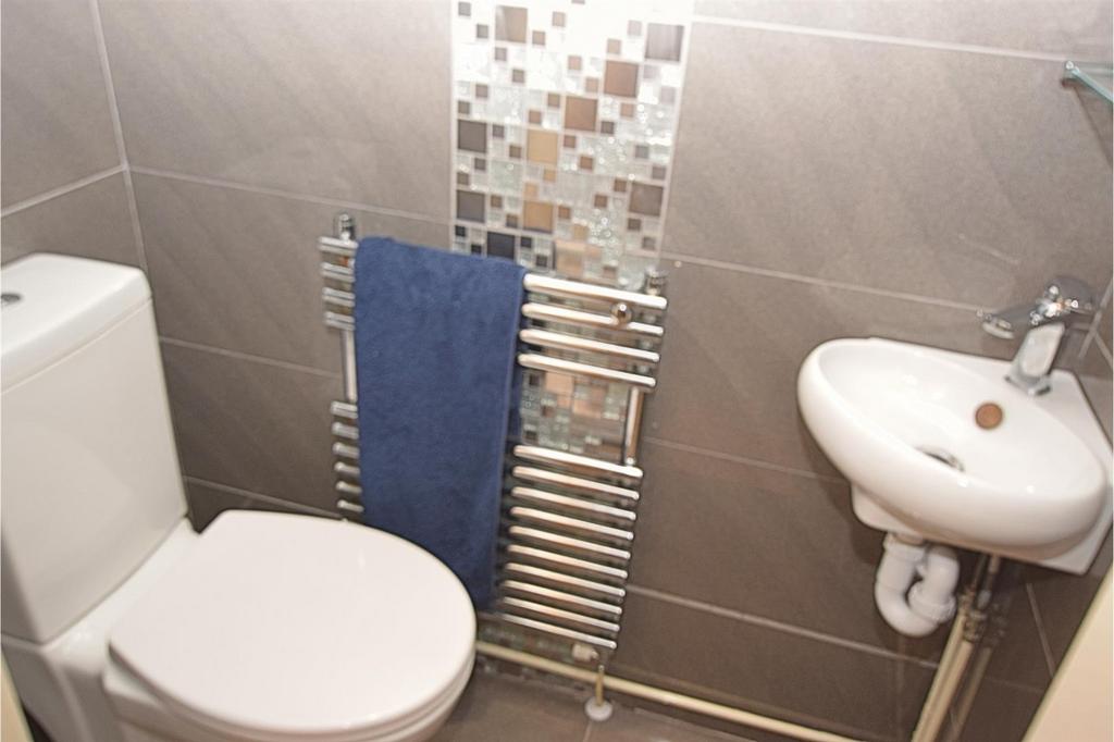 Cloakroom/wc