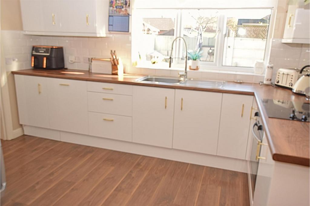 Kitchen   additional photograph