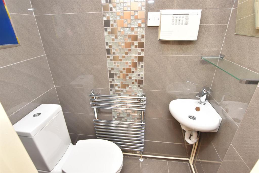 Cloakroom/wc