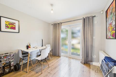 4 bedroom semi-detached house for sale, Old Lane, Beeston, Leeds, LS11