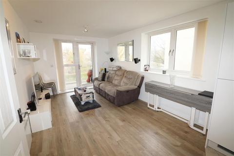 2 bedroom apartment to rent, Manor Way, Borehamwood