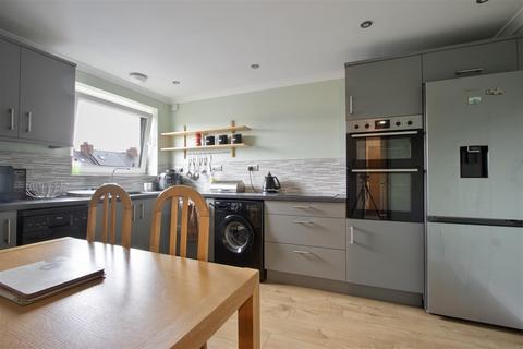 2 bedroom flat for sale, Newbold Back Lane, Brockwell, Chesterfield