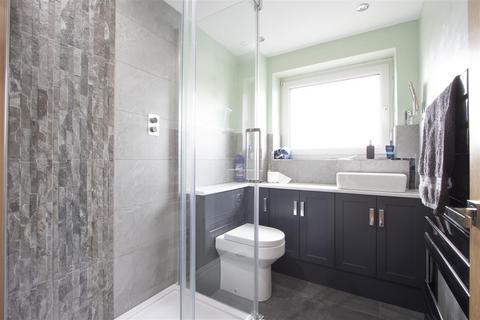 2 bedroom flat for sale, Newbold Back Lane, Brockwell, Chesterfield