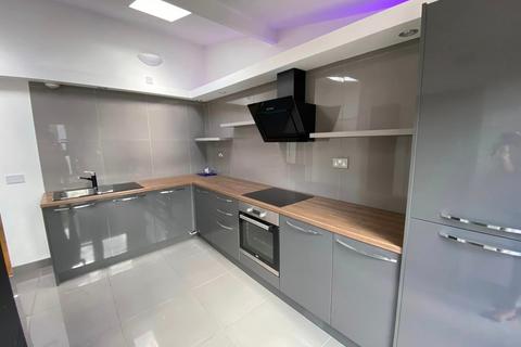 2 bedroom terraced house to rent, Ton Row, Ton Row Ton Pentre, Pentre, CF41