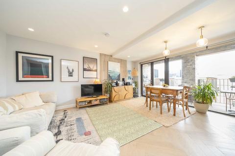 2 bedroom flat to rent, Gransden Avenue, London E8