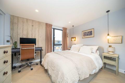 2 bedroom flat to rent, Gransden Avenue, London E8