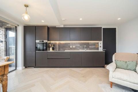 2 bedroom flat to rent, Gransden Avenue, London E8