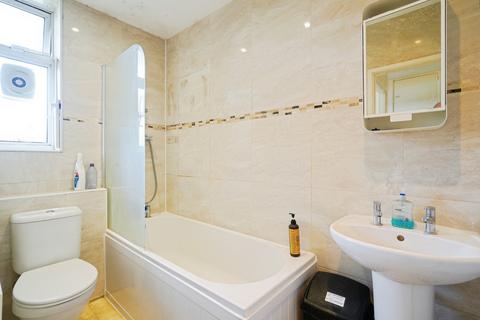 1 bedroom terraced house to rent, 28 Kirtley House, Thessaly Road, London, SW8