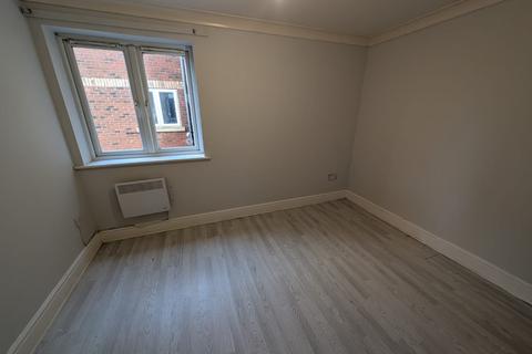 2 bedroom flat to rent, High Street, Clacton-On-Sea CO15