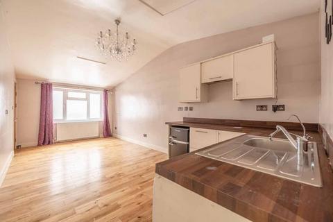 5 bedroom semi-detached house for sale, Mallard Drive, Cippenham SL1