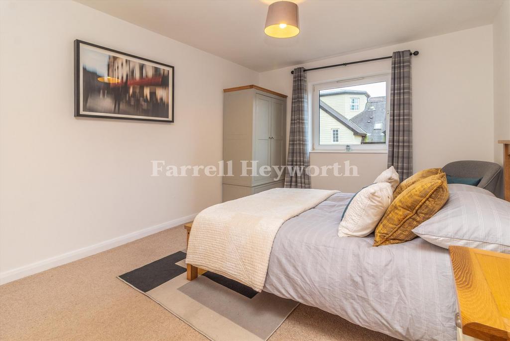 Bedroom 1 image 2