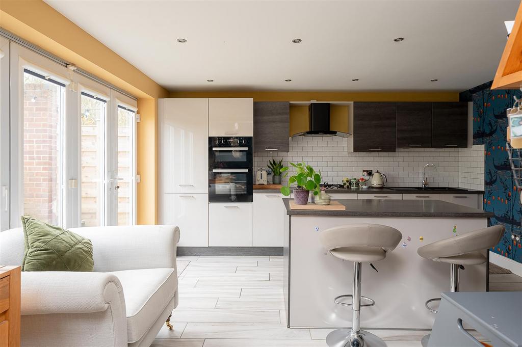 Kitchen dining