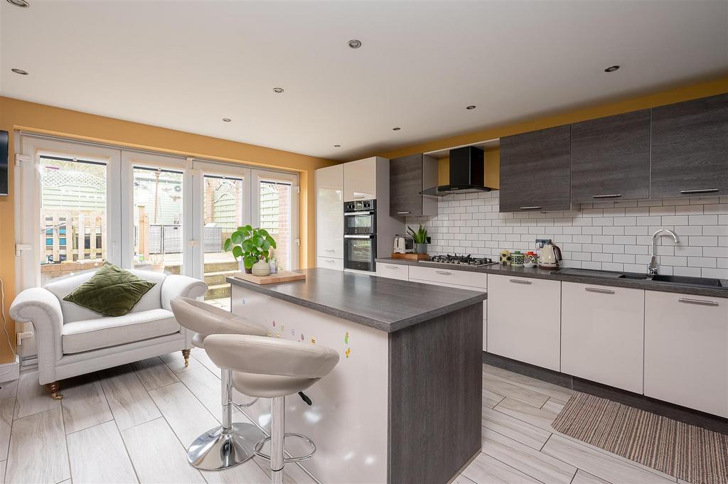 Kitchen dining