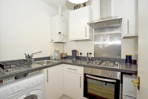 Studio to rent, Brock Lane, Maidenhead, SL6