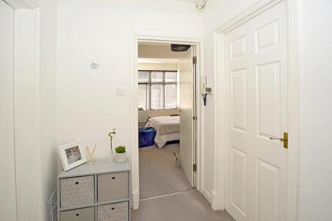 Studio to rent, Brock Lane, Maidenhead, SL6