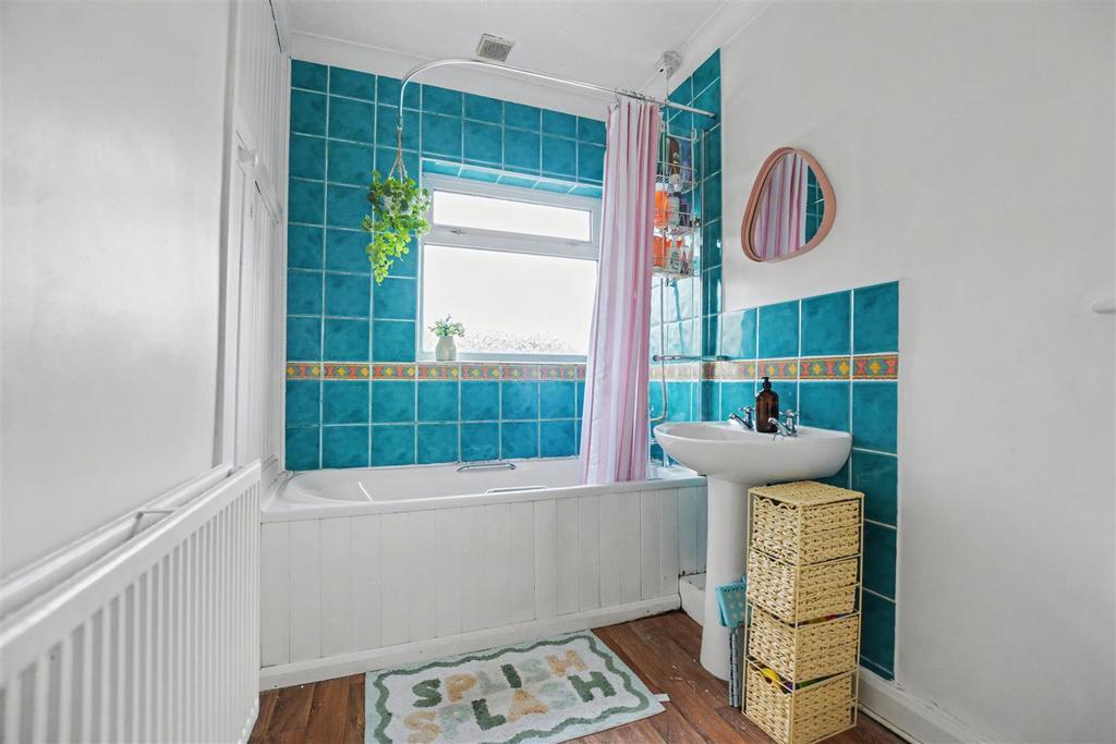 Bathroom 1.jpeg