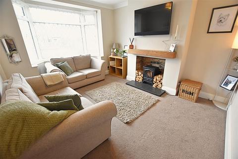 3 bedroom semi-detached house for sale, Hawkins Grove, Grimsby DN32