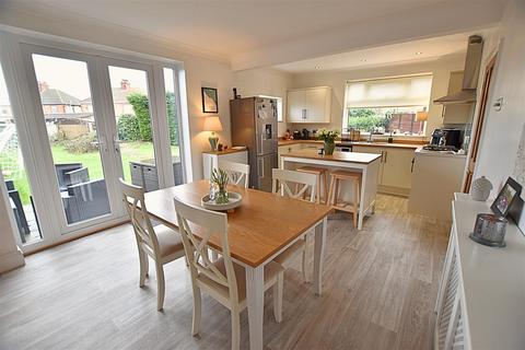 3 bedroom semi-detached house for sale, Hawkins Grove, Grimsby DN32