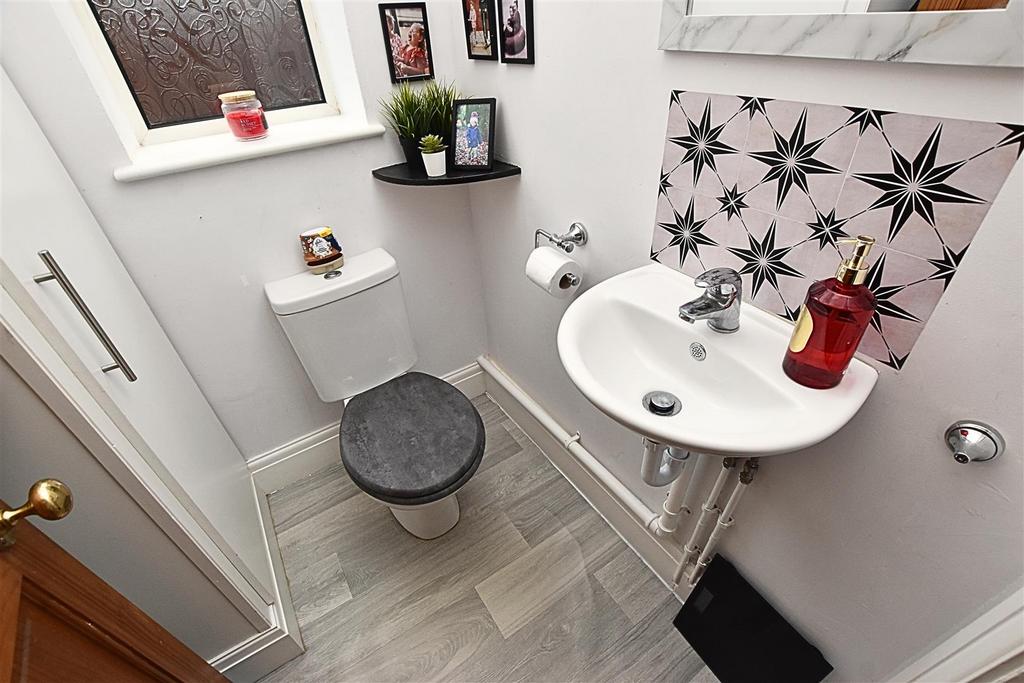 Cloakroom/wc