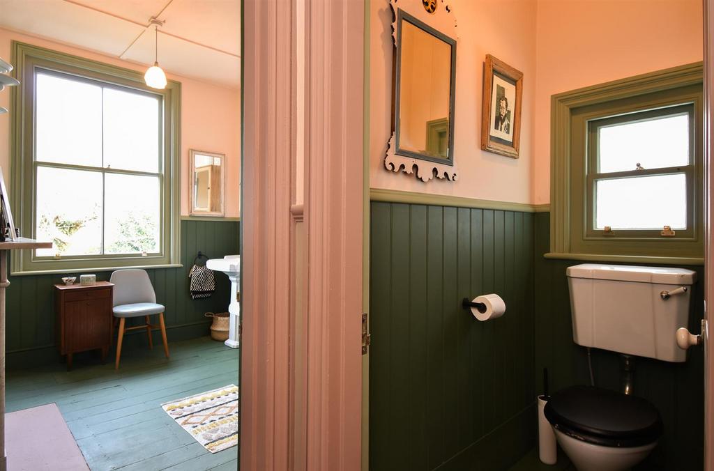 Bathroom &amp; w/c