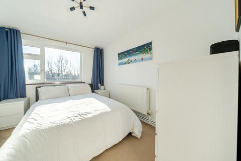 2 bedroom flat for sale, Park Road North, Chiswick, London, W4