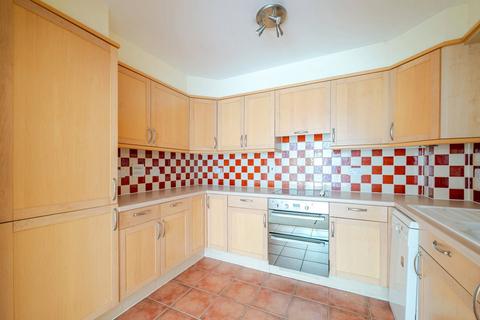 2 bedroom apartment to rent, Montague Close, Berkshire RG40