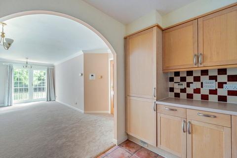 2 bedroom apartment to rent, Montague Close, Berkshire RG40