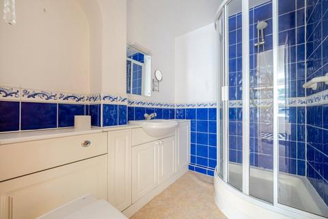 2 bedroom apartment to rent, Montague Close, Berkshire RG40