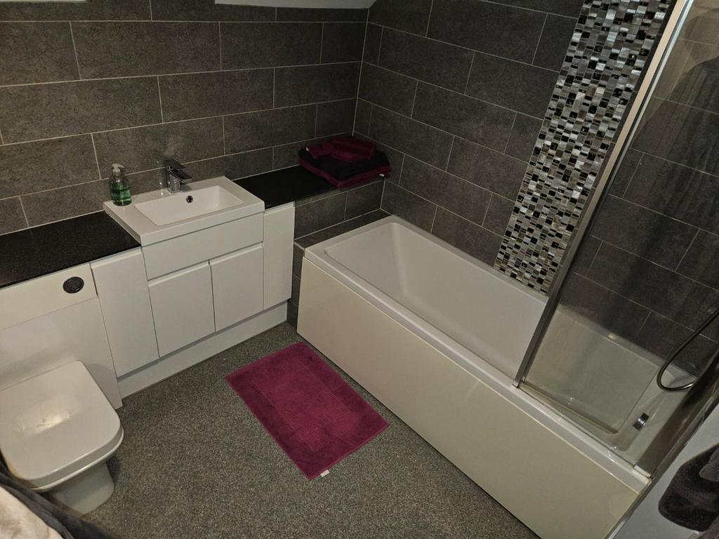 29 Kaye Drive - En-suite.jpg