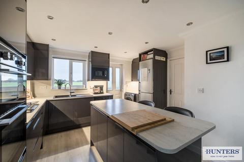 4 bedroom detached house for sale, Kaye Drive, Osgodby
