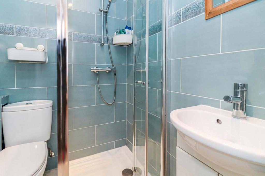 Downstairs En-Suite