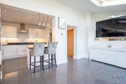 5 bedroom terraced house for sale, Maclennan Avenue, Rainham