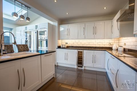 5 bedroom terraced house for sale, Maclennan Avenue, Rainham