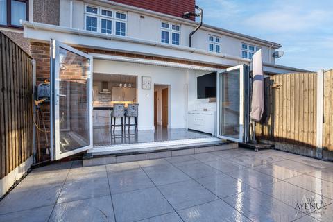 5 bedroom terraced house for sale, Maclennan Avenue, Rainham
