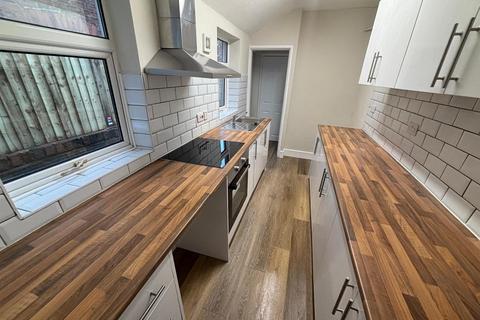 2 bedroom terraced house to rent, Selwyn Street, Stoke-On-Trent