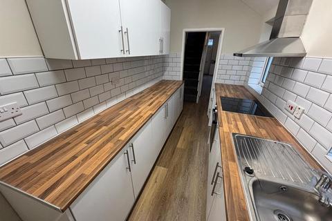 2 bedroom terraced house to rent, Selwyn Street, Stoke-On-Trent