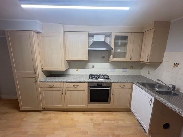Kitchen2.jpg