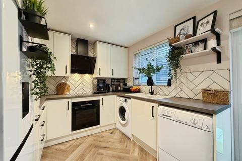 3 bedroom semi-detached house for sale, Swaffer Way, Ashford