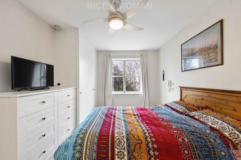 2 bedroom retirement property for sale, Oatlands Drive, Weybridge KT13