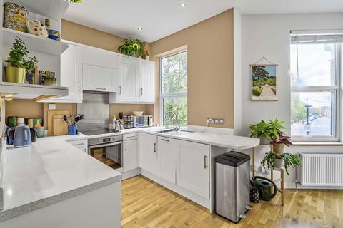 2 bedroom flat for sale, Mount Nod Road, London SW16