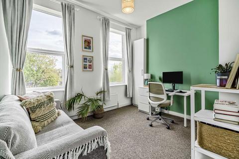 2 bedroom flat for sale, Mount Nod Road, London SW16