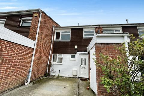4 bedroom terraced house to rent, Quantock Close, Slough SL3