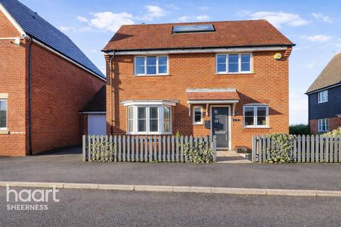 4 bedroom detached house for sale, Buttercup Avenue, Minster