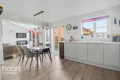 4 bedroom detached house for sale, Buttercup Avenue, Minster
