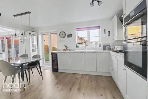 4 bedroom detached house for sale, Buttercup Avenue, Minster