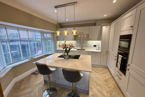 5 bedroom detached house for sale, Liphook Road, Whitehill GU35