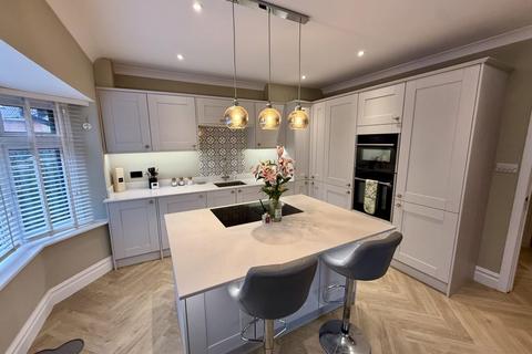 5 bedroom detached house for sale, Liphook Road, Whitehill GU35